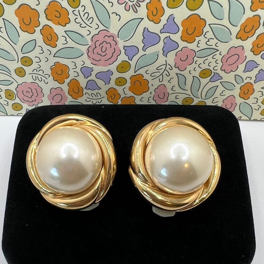 Ciner Round Pearl Cabochone CLIP Earrings
